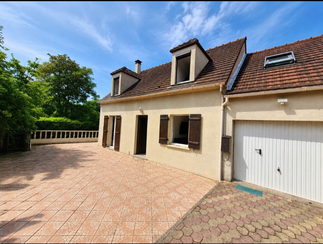 Maison familiale 6 pièces 105 m2 Terrain de 505 m2 Louvres